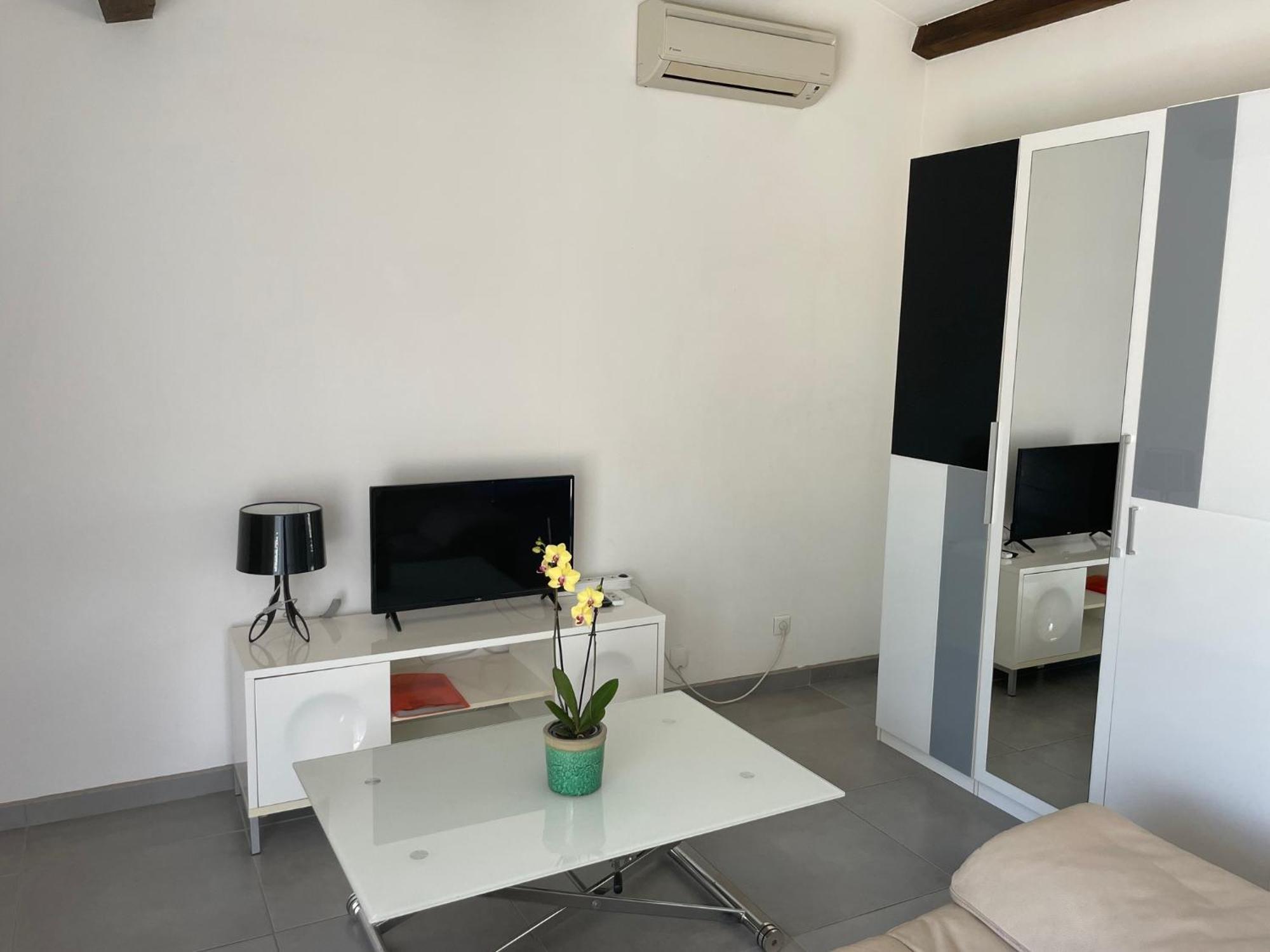 Studio Charmant Avec Terrasse Lançon-Provence Zewnętrze zdjęcie